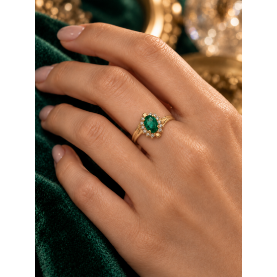 Pre Owned 18ct Emerald and Diamond Cluster Ring ZC42